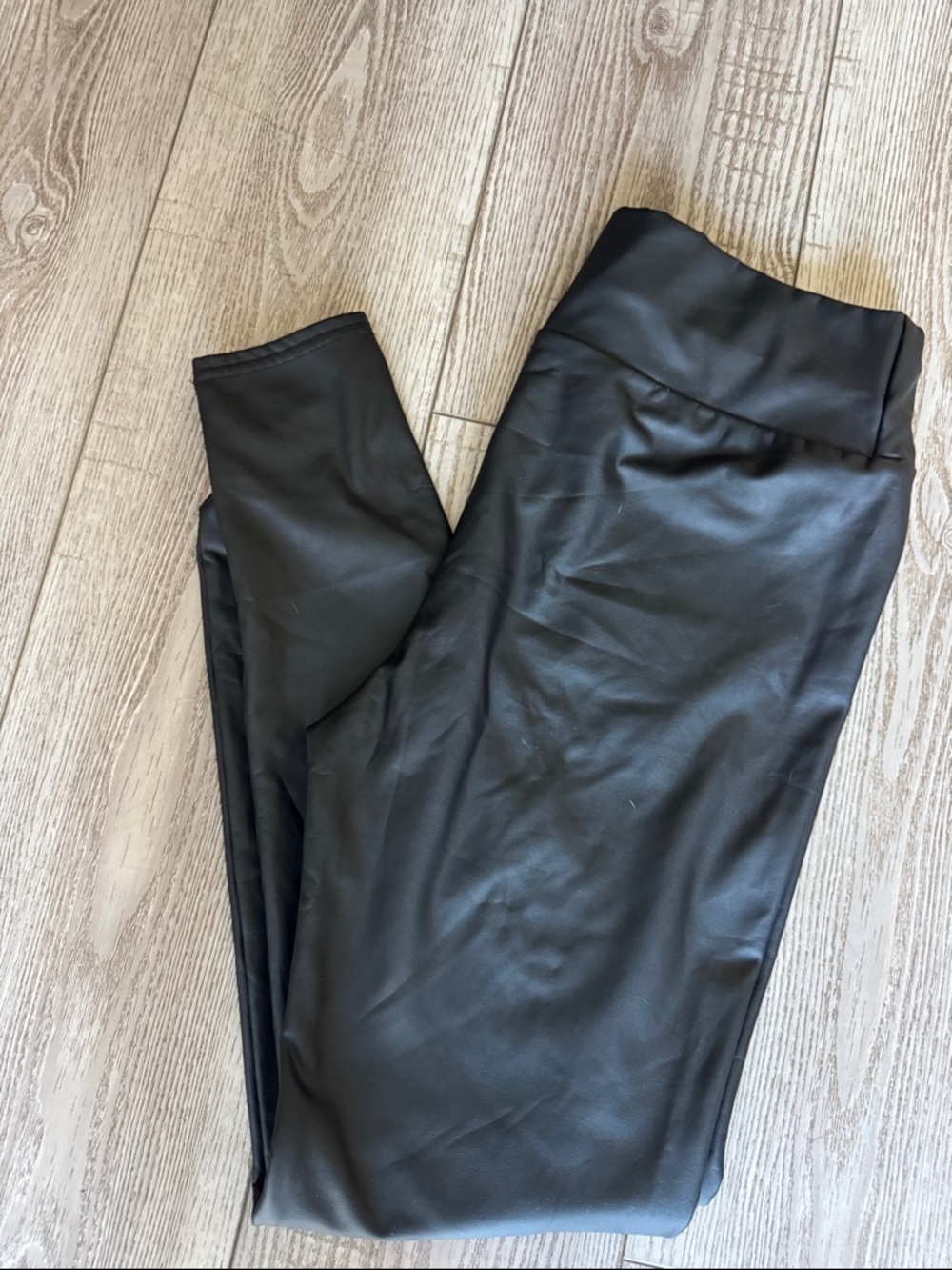 Ladies Leather Like Leggings